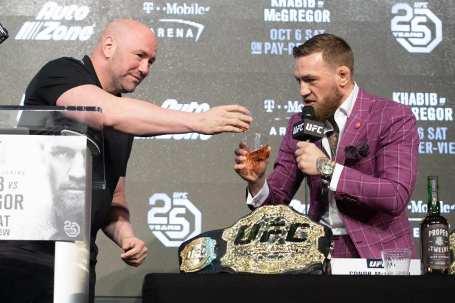 Siêu kinh điển UFC: McGregor nốc rượu, dọa ra tay với “đại bàng” - 2