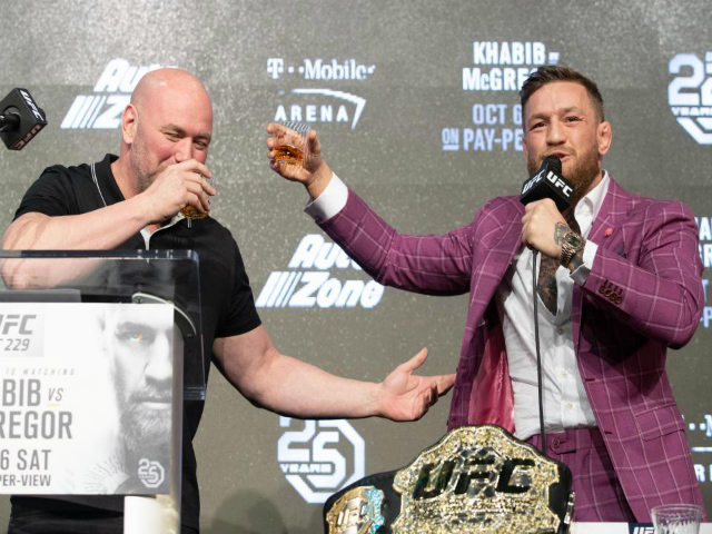 Thể thao - Siêu kinh điển UFC: McGregor nốc rượu, dọa ra tay với “đại bàng”