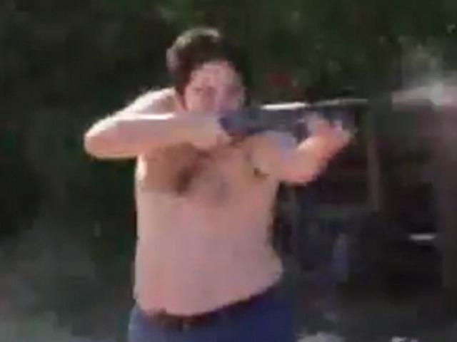 Thế giới - Mỹ: Hai cha con cầm súng bắn chết hàng xóm chỉ vì… rác