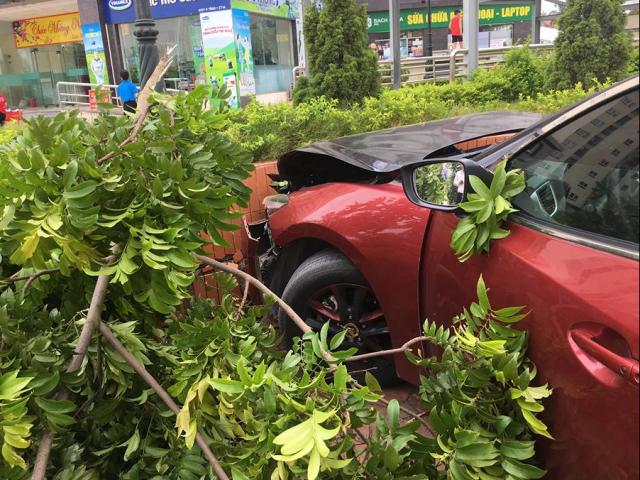 HN: Xe Mazda3 gây náo loạn Cầu Diễn bị phạt 22,5 triệu đồng lại tiếp tục gây tai nạn