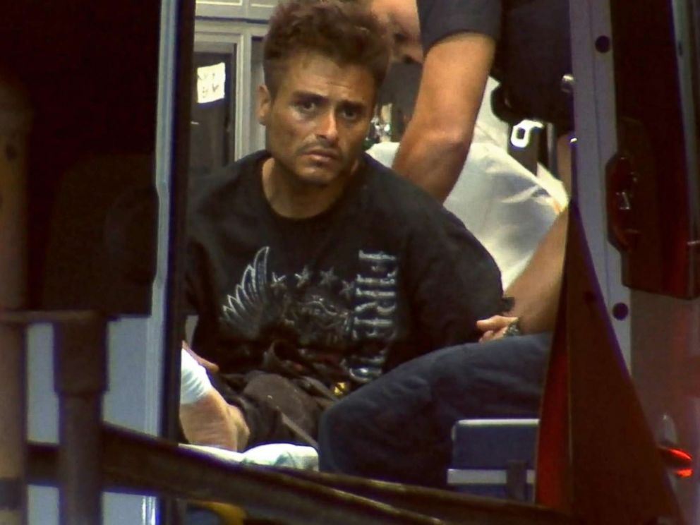 Mỹ: Đột nhập sở thú, gặp sư tử và nhận bài học nhớ đời - 1