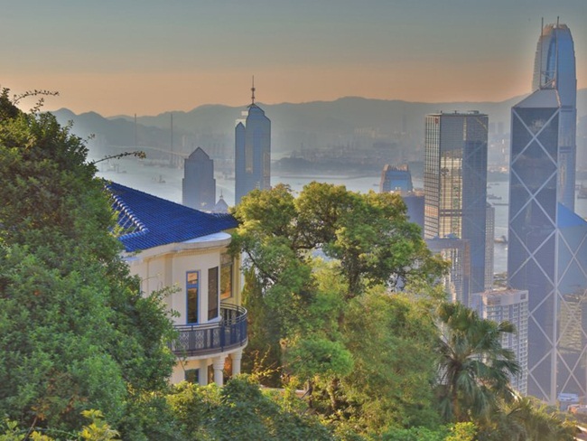 Khu vực The Peak với các căn biệt thự đắt tiền luôn hút các đại gia giàu có.