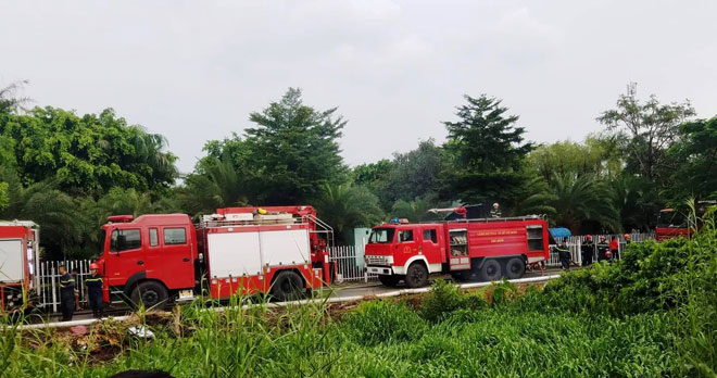 Nhà xưởng ở Sài Gòn bốc cháy dữ dội trong cơn mưa lớn kèm giông sét - 3