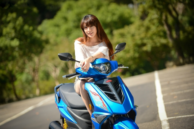Nét đẹp tựa tiên nữ dưới ánh nắng nhẹ nhàng.