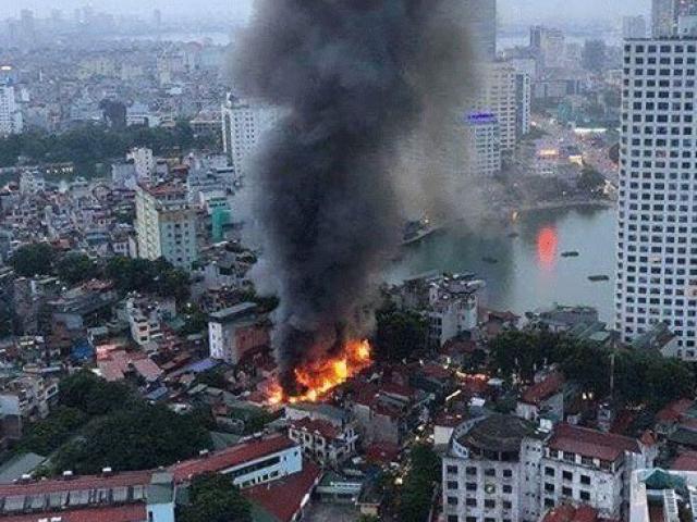 Nóng trong tuần: Cháy 19 căn nhà gần BV Nhi Trung ương, 4 ngày sau mới phát hiện xác người