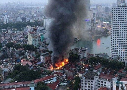 Nóng trong tuần: Cháy 19 căn nhà gần BV Nhi Trung ương, 4 ngày sau mới phát hiện xác người - 1