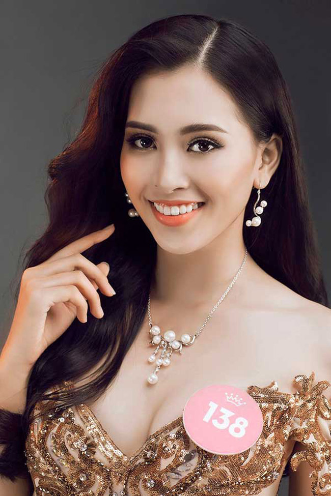 Hoa hậu Việt Nam 2018 xướng tên thí sinh Trần Tiểu Vy sinh năm 2000 mới 18 tuổi. Ở độ tuổi đẹp, Tiểu Vy cho thấy cô xứng đáng với niềm tin và sự lựa chọn của số đông ban giám khảo tại cuộc thi hoa hậu năm nay.