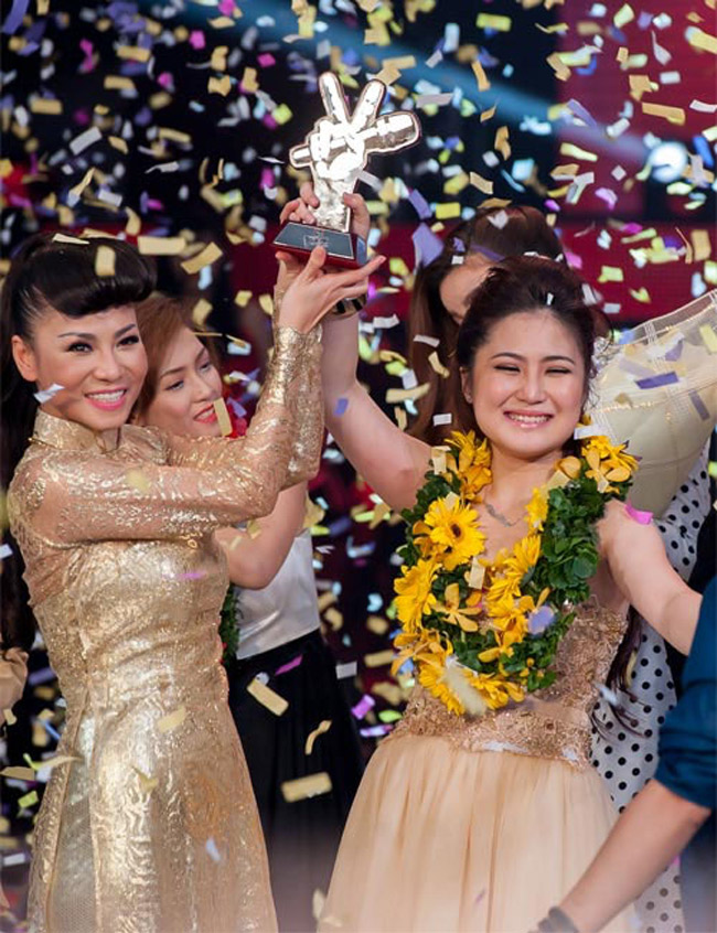 Năm 17 tuổi, Hương Tràm giành giải quán quân của Giọng hát Việt. Cũng từ đây, tên tuổi của cô gái này trở thành quen thuộc với khán giả.