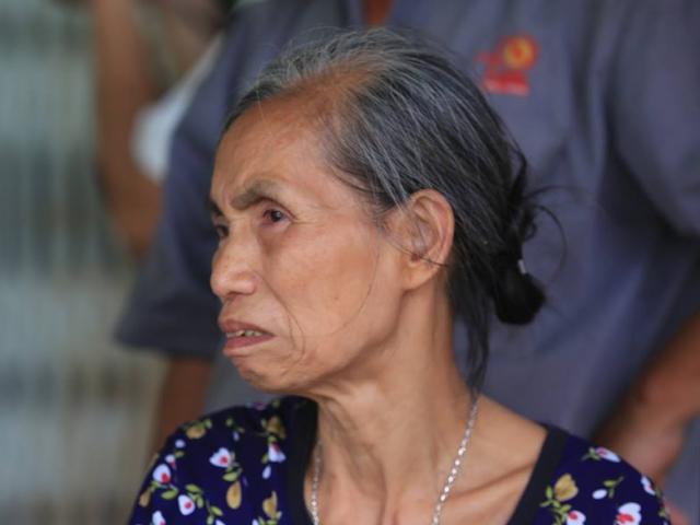Mẹ già, con nhỏ khóc thương cặp vợ chồng tử nạn ở khu trọ của ông Hiệp ”khùng”