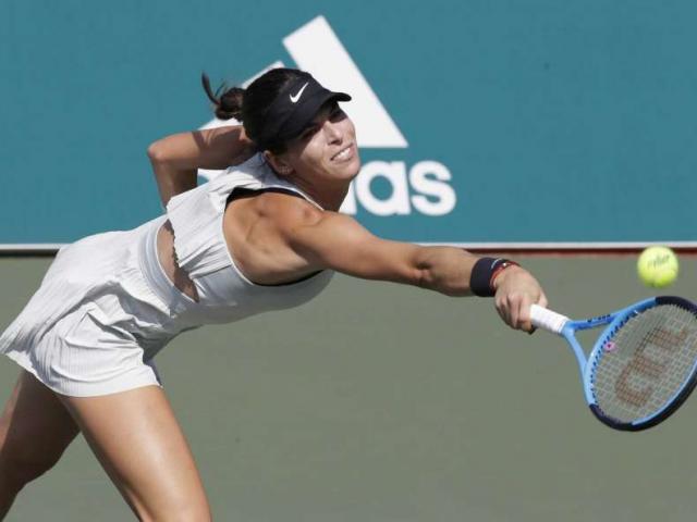 Thể thao - Mỹ nhân tennis diện đồ nhạy cảm: Thi đấu quá sung gặp "tai nạn" bất ngờ