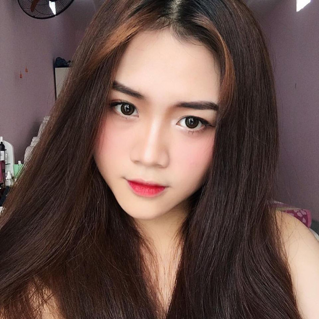 Gương mặt xinh xắn, đường nét hài hòa và vóc dáng gợi cảm.&nbsp;