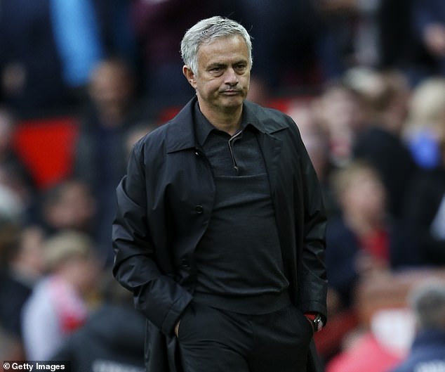 Bi kịch MU: Trò càng giỏi, Mourinho càng bị lãng quên - 1