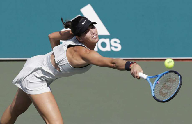 Mỹ nhân tennis diện đồ nhạy cảm: Thi đấu quá sung gặp &#34;tai nạn&#34; bất ngờ - 1