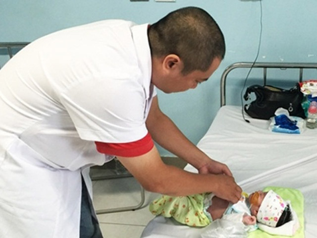 Sức khỏe đời sống - Nôn trớ nhiều, bé 5 ngày tuổi phải cắt quá nửa ruột vì hoại tử