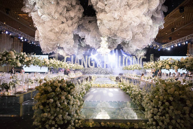 Trường Giang, Nhã Phương đãi tiệc đẹp như tiên cảnh, sao Việt đổ về dự - 4