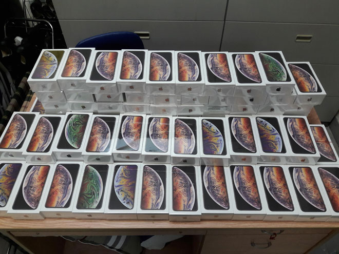 Hơn 250 chiếc iPhone trị giá 6,5 tỷ đồng trong hành lý ở sân bay Tân Sơn Nhất - 1