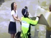 Media - Thót tim cảnh dùng chiếu &quot;hứng&quot; bé trai rơi từ trên dây điện xuống