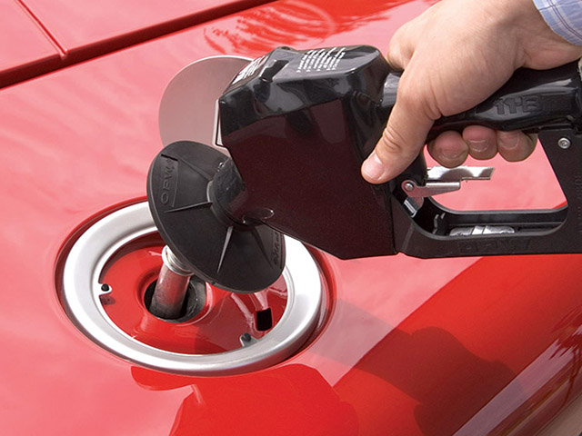 Đổ nhầm nhiên liệu cho xe, hậu quả và cách xử lý?