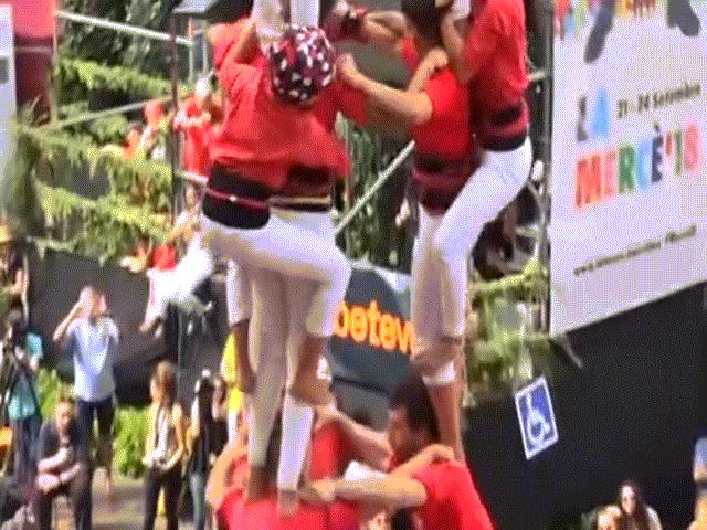 Thế giới - Khoảnh khắc "tháp người" sụp đổ kinh hoàng ở Tây Ban Nha