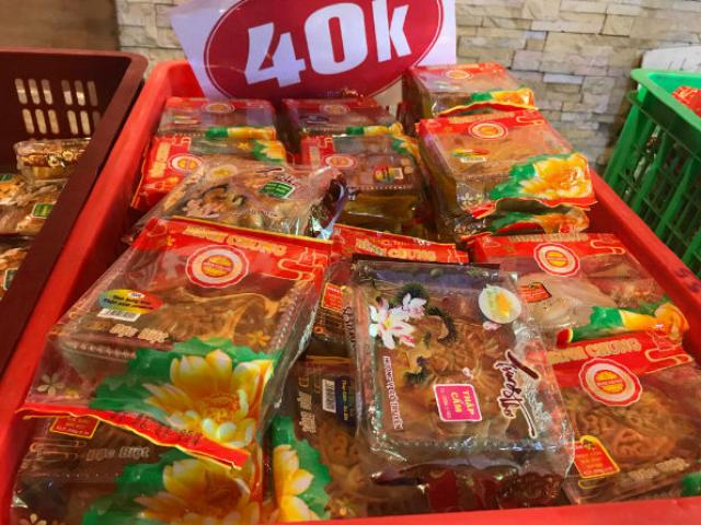 Thị trường - Tiêu dùng - Hậu Trung thu: Bánh nướng, dẻo giảm giá "kịch sàn" mà khách vẫn dửng dưng