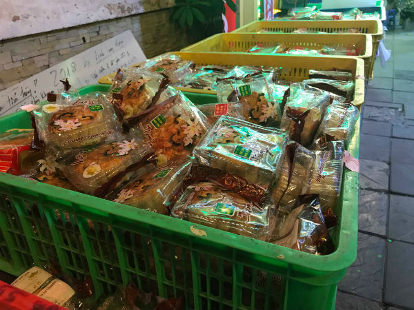Hậu Trung thu: Bánh nướng, dẻo giảm giá "kịch sàn" mà khách vẫn dửng dưng - 7