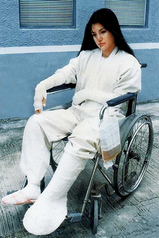 Nhiều người bất ngờ với đời thường của sao TVB "nhìn là ghét" - 2