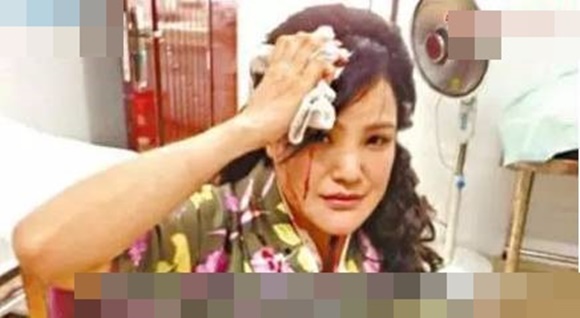 Nhiều người bất ngờ với đời thường của sao TVB "nhìn là ghét" - 6