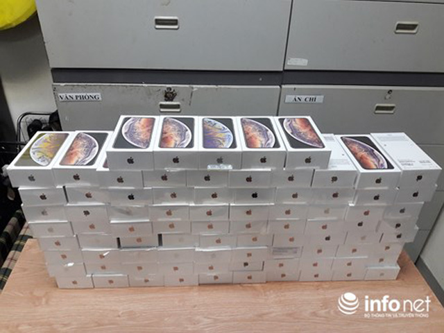 Thời trang Hi-tech - Bắt 4 người Mỹ vận chuyển trái phép 250 chiếc iPhone mới