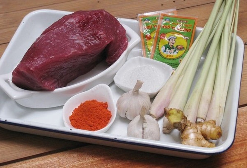 Biến tấu bắp bò thành bò kho mật mía thơm ngon lạ miệng - 1