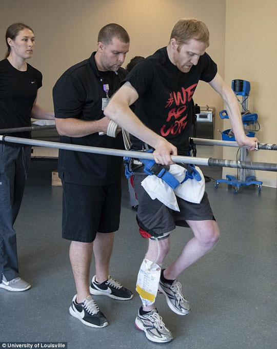 Kích điện, nửa người đã chết của chàng trai sống dậy! - 4