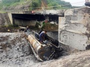 Tin tức trong ngày - Ấn định ngày thông xe cao tốc Hà Nội- Lào Cai sau vụ xe bồn thiêu hỏng cầu Ngòi Thủ