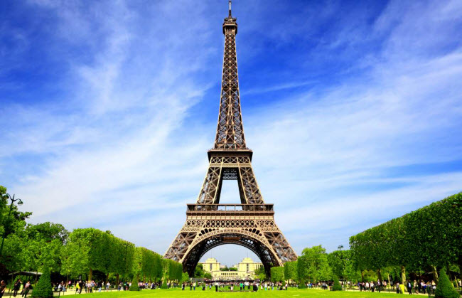 Tháp Eiffel: Tòa tháp ở thành phố Paris, Pháp, được xây dừng từ thép bởi kiến Gustave Eiffel vào năm 1889. Ngày nay, công trình trở thành địa điểm du lịch hấp dẫn và là biểu tượng của Pháp.