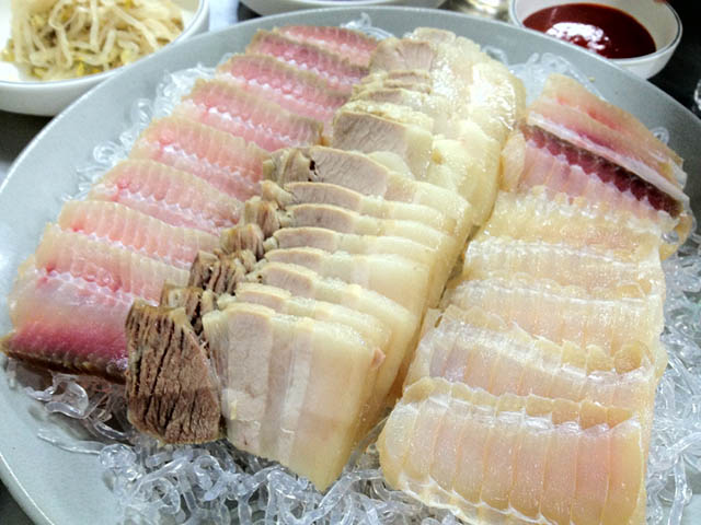 Trái ngược với món cá đuối thường thấy, đặc sản Hàn Quốc này khiến ai cũng bịt mũi khi ăn - 3