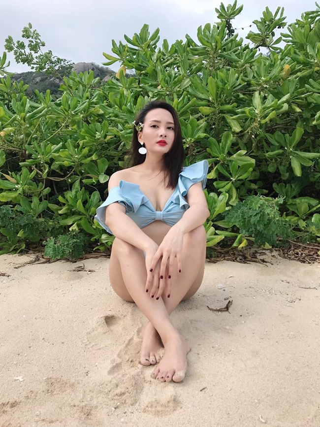 Do &#34;Người phán xử&#34; phát sóng song song với &#34;Sống chung với mẹ chồng&#34;, sức nóng của hai bộ phim khiến tên tuổi Bảo Thanh nổi đình đám trong suốt năm 2017. Không lâu sau đó, cô vướng lùm xùm nhắn tin &#34;thả thính&#34; Việt Anh &#40;bạn diễn chung trong cả hai bộ phim trên&#41; và bị bà xã nam diễn viên &#34;dằn mặt&#34; trên mạng xã hội.