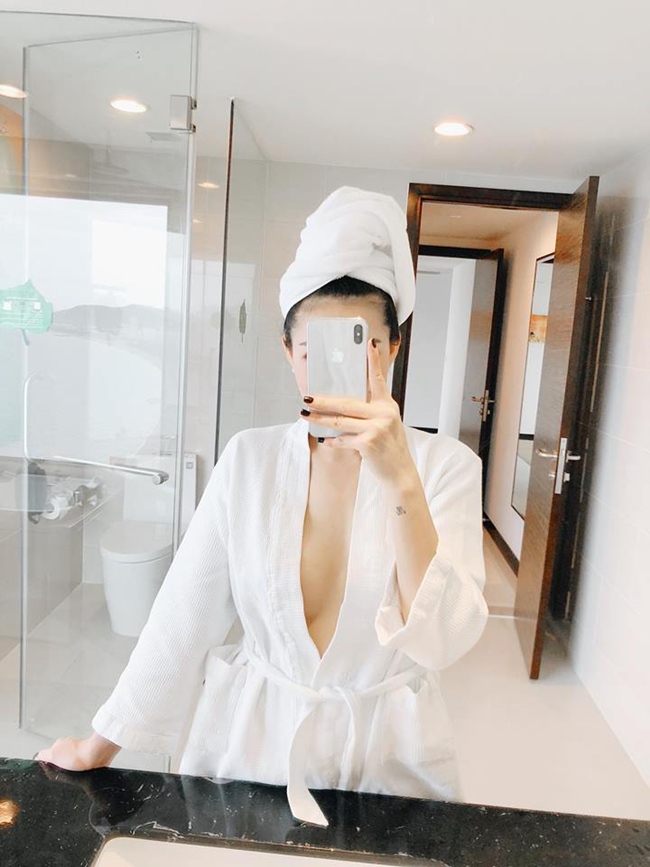 Bà mẹ một con sở hữu thân hình gợi cảm cùng số đo hoàn hảo. Tuy nhiên, cô hiếm khi đăng ảnh riêng tư trên mạng xã hội.