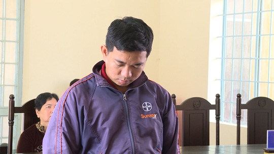 Mua dâm thiếu nữ 14 tuổi nhưng chở ra đoạn đường vắng hiếp dâm - 1