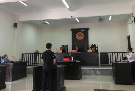 Xét xử kẻ dâm ô bé gái trong thang máy - 1