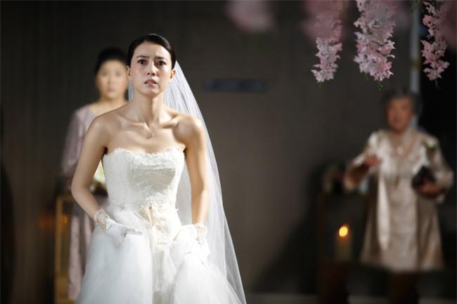 "Món quà" chú rể tặng trong ngày cưới khiến cô dâu tái mặt, khách khứa sững sờ - 1