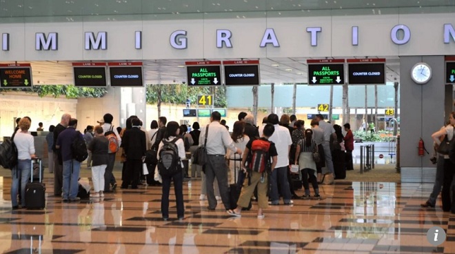 Hai phụ nữ Trung Quốc đổi sex để gia hạn visa ở Singapore - 1