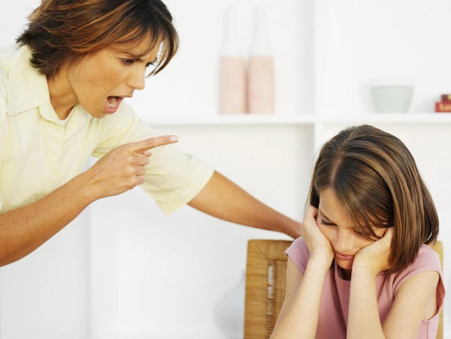 Những câu nói cha mẹ chỉ lỡ miệng cũng để lại vết thương lòng con suốt đời - 1