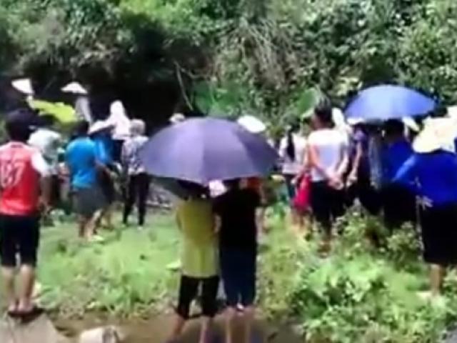 Thực hư hơn trăm người dân giữ trái phép cán bộ tuyên giáo huyện