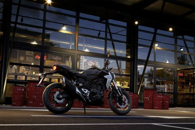 Top 10 môtô đường phố đáng mua nhất năm 2018 (P1) - 4