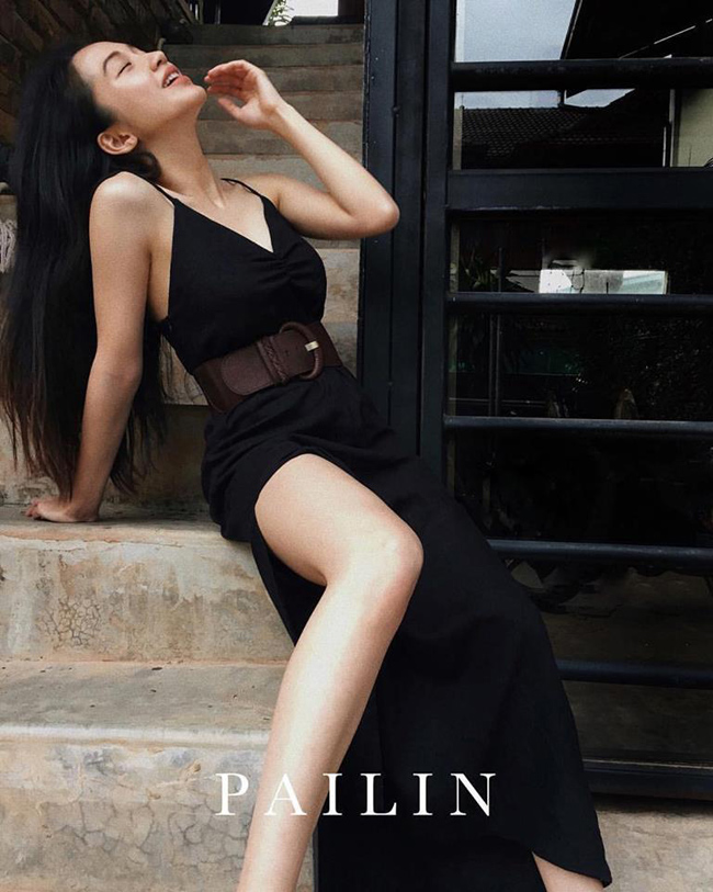 Cô được cộng đồng mạng Việt biết đến vào giữa năm 2016 với loạt ảnh diện đồ truyền thống. 