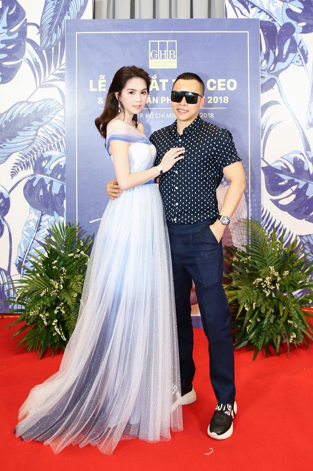 Ngọc Trinh khiến quan khách ngỡ ngàng với doanh thu khủng trong ngày đầu nhận chức - 7