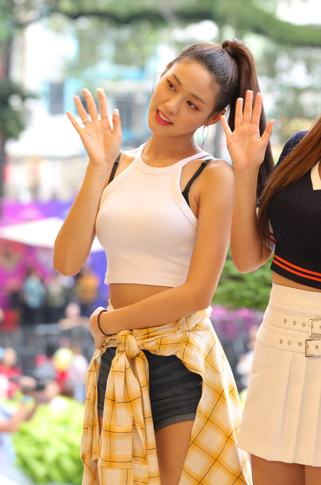 Cận cảnh nhan sắc "báu vật Hàn Quốc" khiến fan Sài thành "mất ăn mất ngủ" - 2