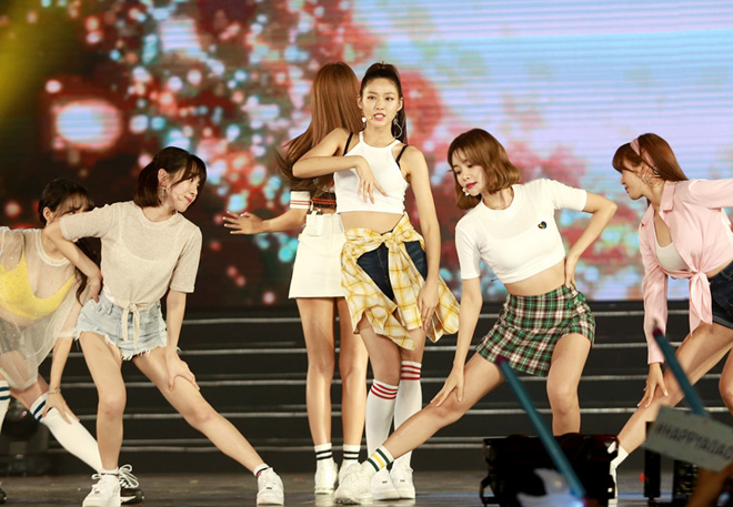 Cận cảnh nhan sắc "báu vật Hàn Quốc" khiến fan Sài thành "mất ăn mất ngủ" - 8