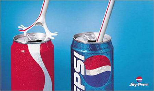 Lại một lần nữa là Pepsi với bức ảnh ngụ ý: “Đến ống hút cũng từ chối Coca-Cola”.