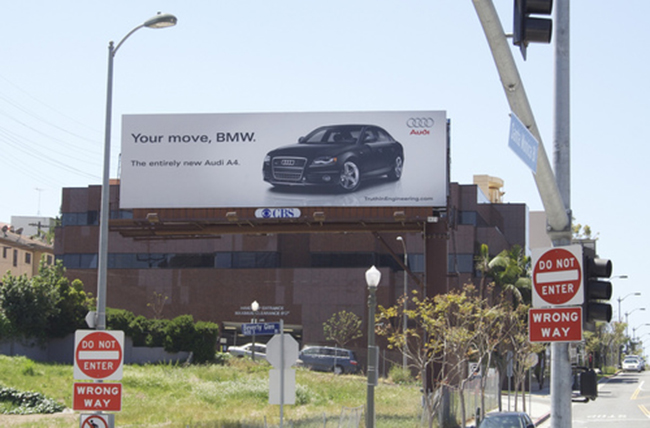 Khi ra mắt mẫu xe Audi A4 năm 2009, hãng xe này đã dựng 1 biển quảng cáo đầy thách đấu: “Tới lượt anh, BMW”.
