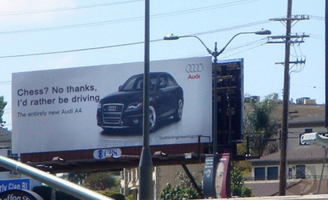 Ở một góc khác, Audi đáp: “Chơi cờ? Cảm ơn nhé, tôi không thích, rôi thích lái xe hơn”.