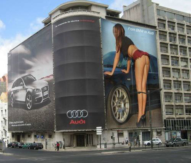 Khi Audi quảng cáo billboard tại một tòa nhà 2 mặt tiền, BMW đã đáp trả mạnh mẽ thế này đây.